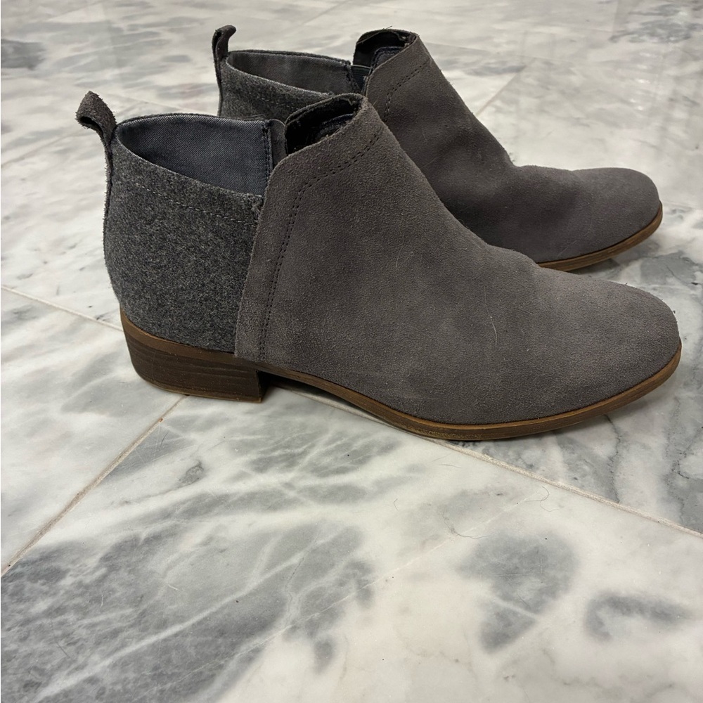 TOMS Size 10 W Women's Deia Side-Zipper Suede Booties